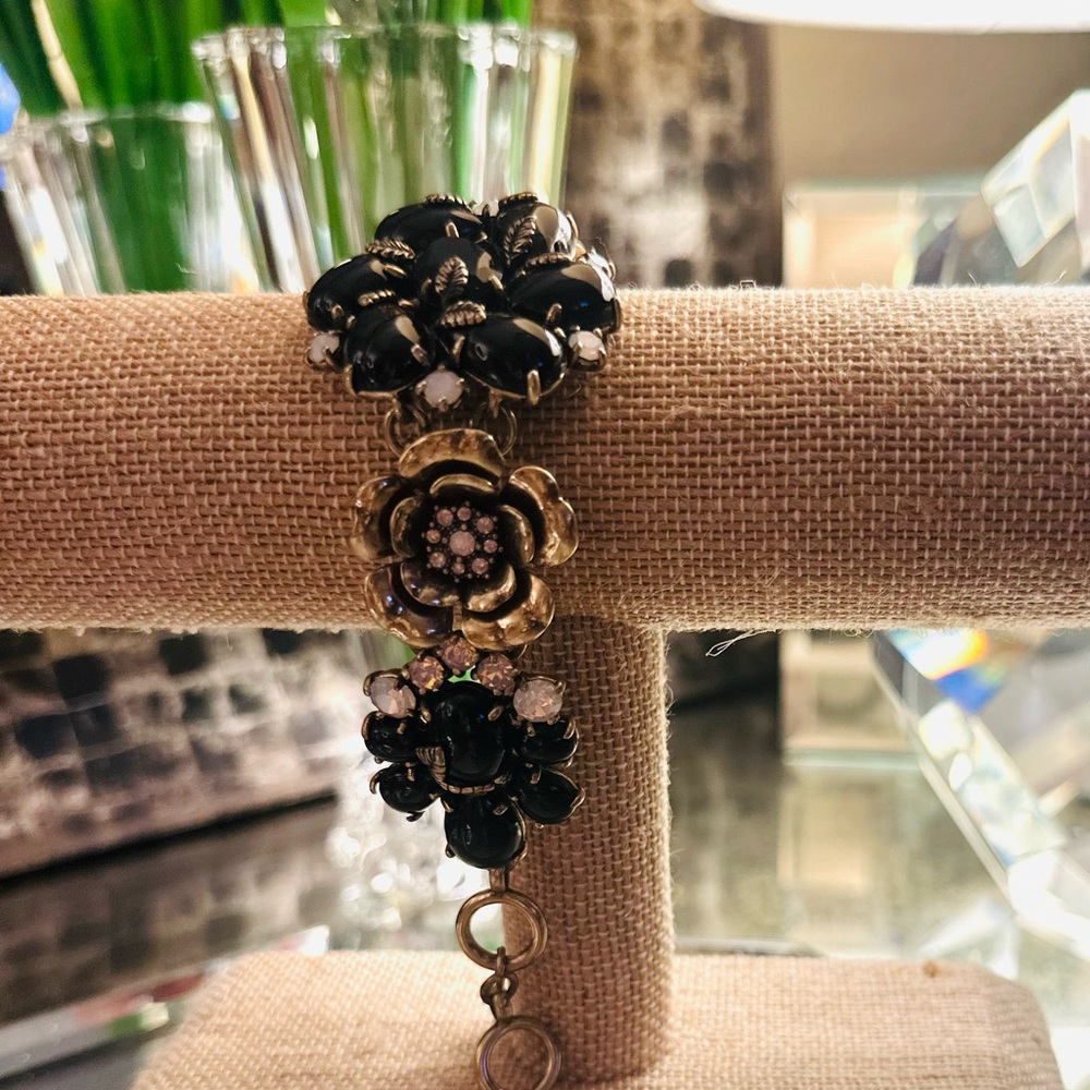 Exquisite Chloe + Isabel Black and Goldtone Floral Bracelet Intricate Accents